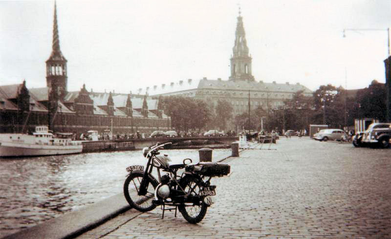 Hulsmann 125cc van Hr vd Kooij op de kade in Kopenhagen