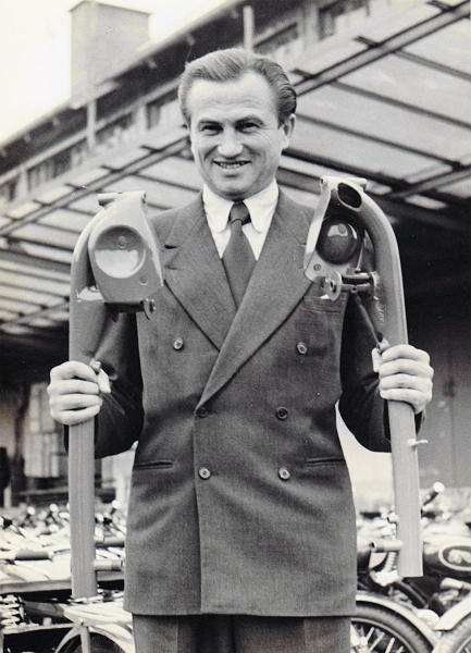 Norbert Riedel carrying 2 Imme front forks in his hands