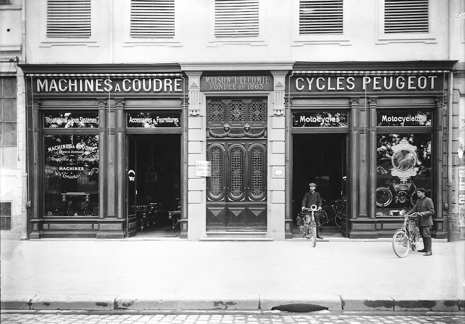 Building of Omega Cycles and Bycicletes in Lyon