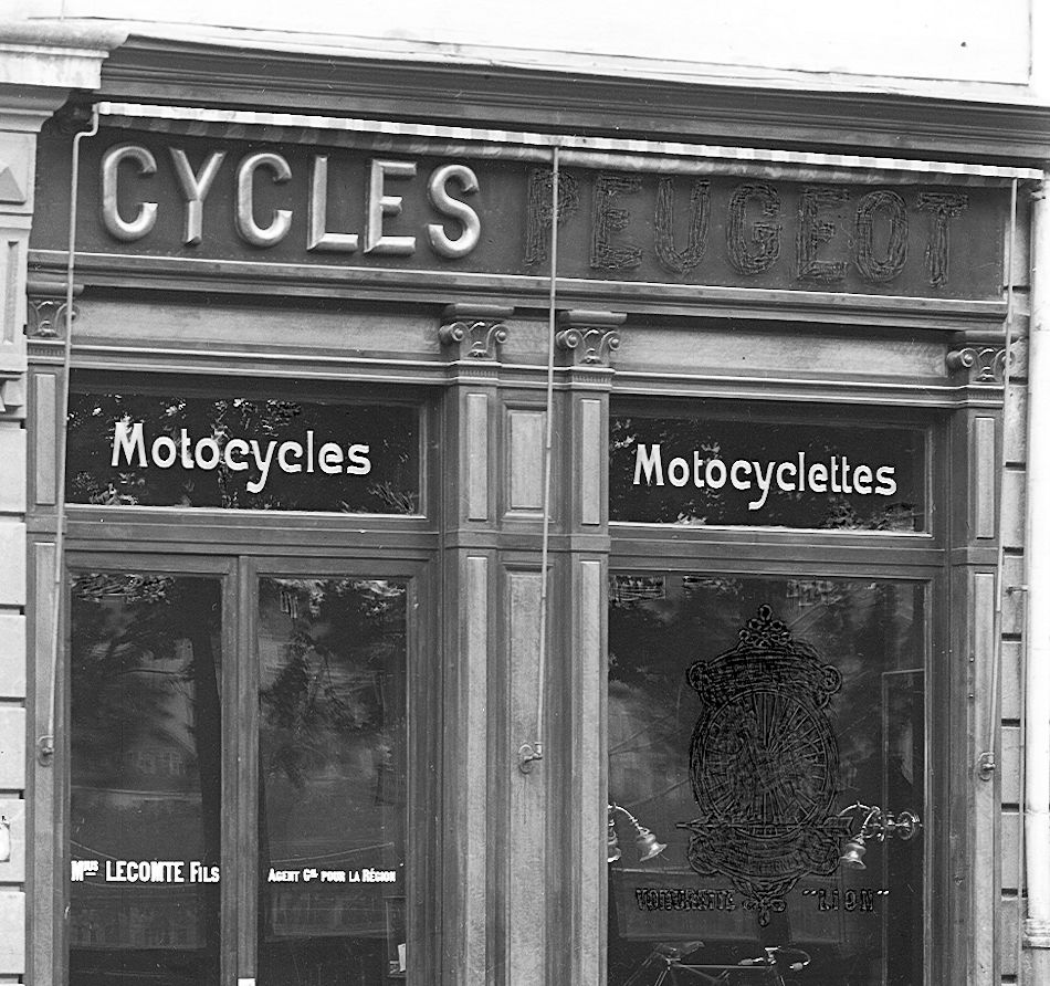 Building of Omega Cycles and Bycicletes in Lyon