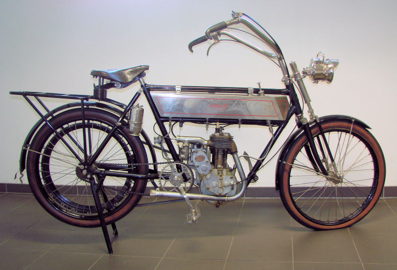 Automoto met Moser blok 1910