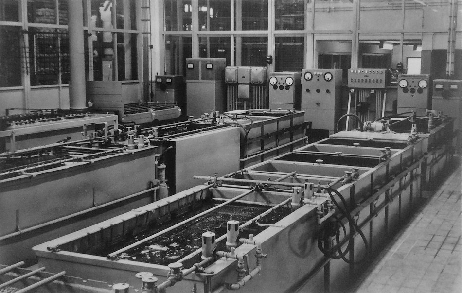 Galvaniseerafdeling van de Kaptein fabriek aan de Lelyweg