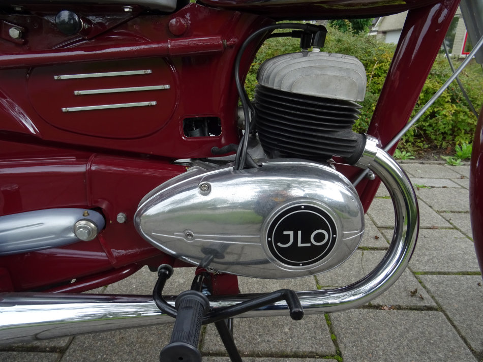 JLO 250cc Twin motorblok met nieuw logoplaatje